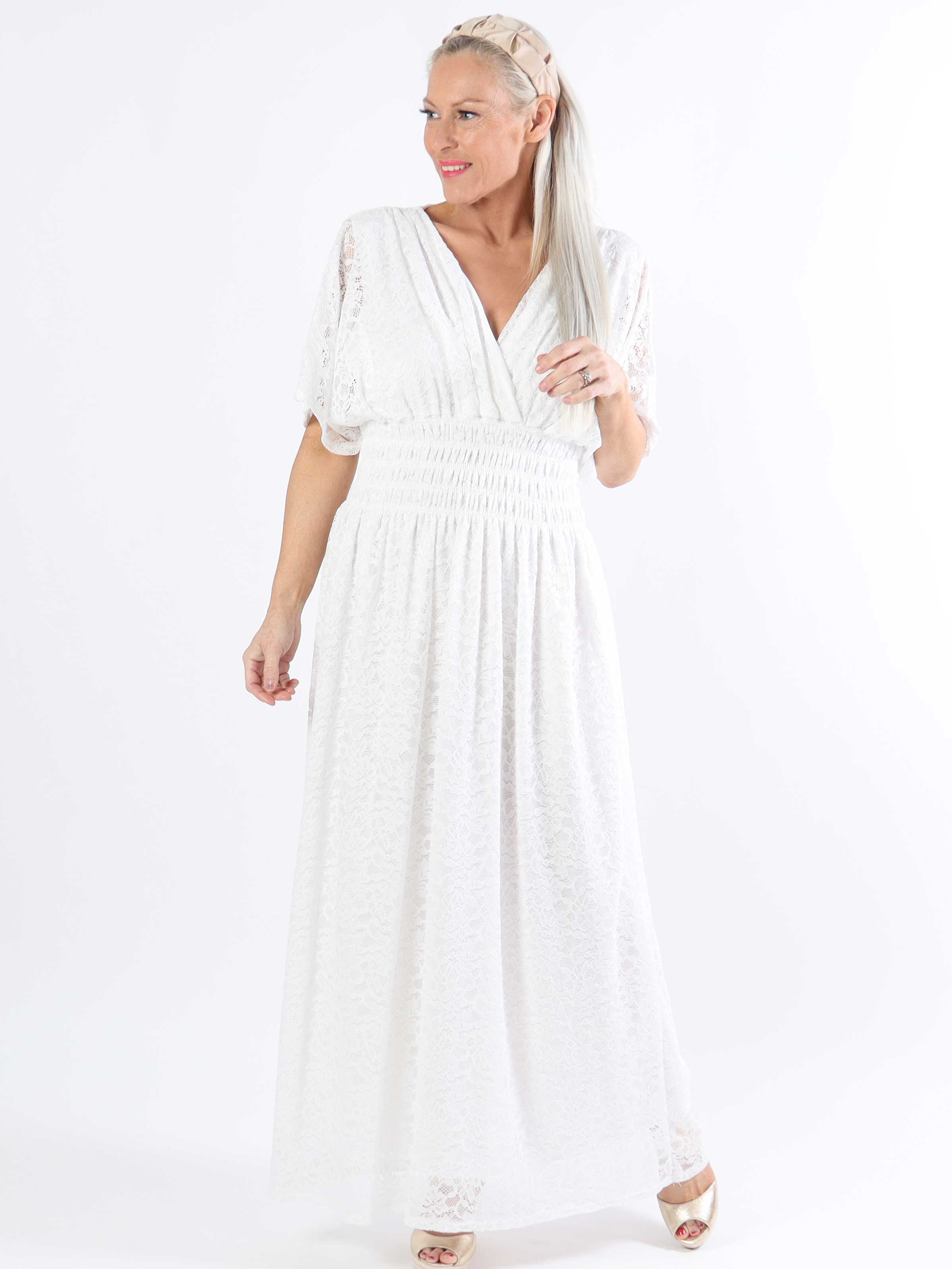 Pams Lace - Lang plus size kjole i blonde med smock under brystet